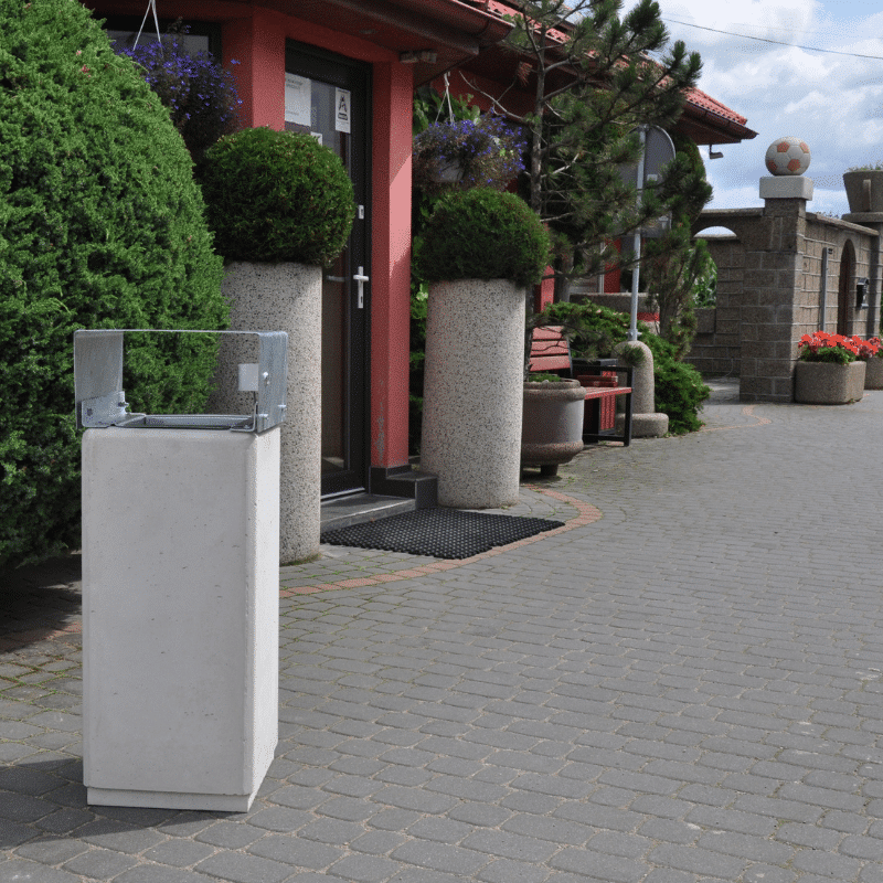 Kosz z betonu archit. z daszkiem 30l. kod: 165