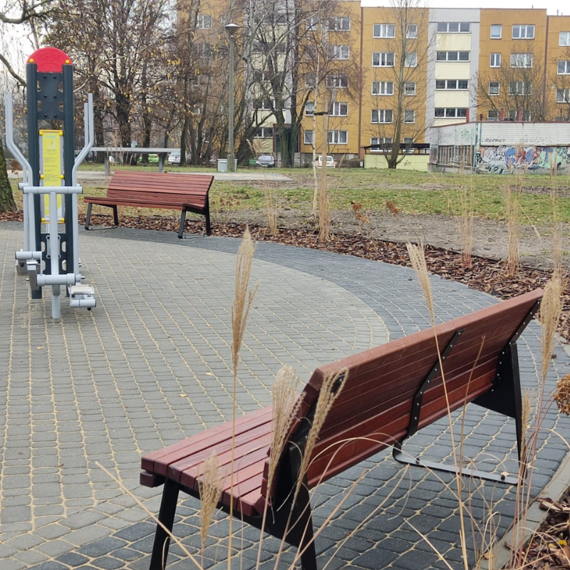 Ławka metalowa z drewnem egzotycznym kod: 482