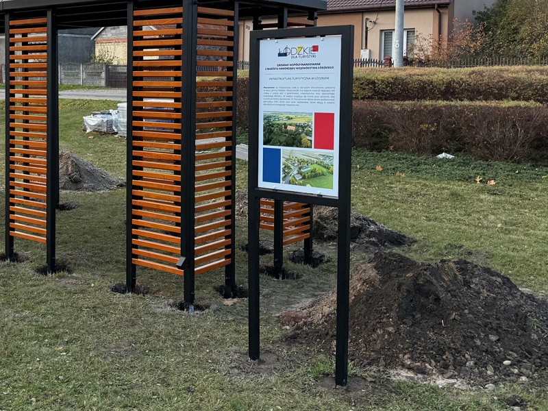 Tablica z konstrukcją "Varna"