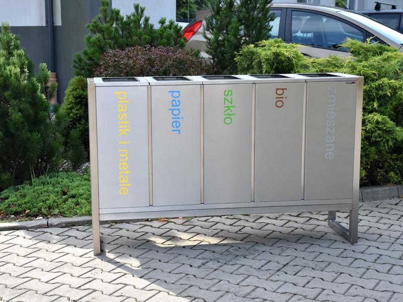 Kosz do segregacji Satis V 5x60l na konstrukcji wolnostojącej / napisy folia samoprzylepna