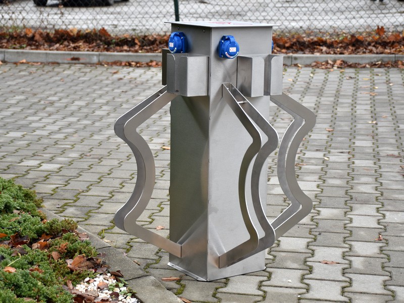 Stojak na rowery elektryczne ze stacją ładowania IV