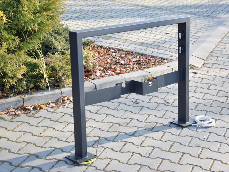 Stojak U-17 ze stacją ładowania rowerów elektrycznych