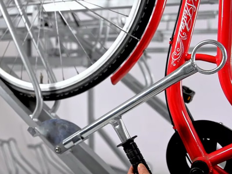 Uchwyt do zapinania rowerów (do stojaka dwupoziomowego)