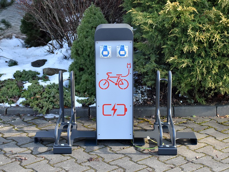 Stojak na rowery elektryczne (2 stanowiska) ze stacją ładowania III