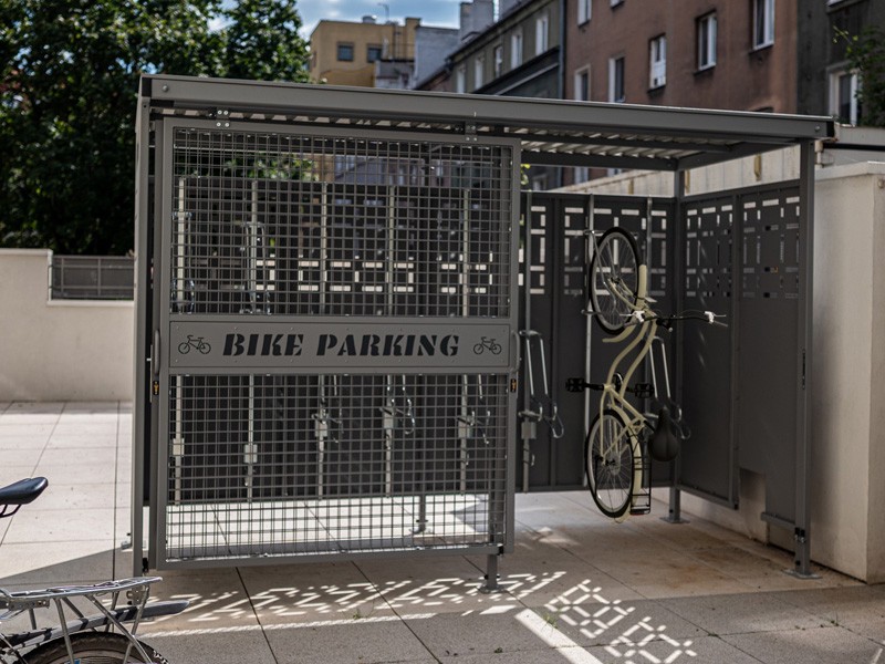 Wiata rowerowa "Tara II" zamykana z wieszakami na rowery - 8 stanowisk