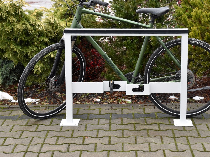 Stojak rowerowy UG-2 ocynk + RAL 7035 z elem. gumowymi+ uchwyty na pedały