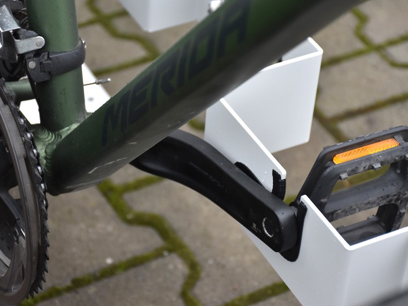 Stojak rowerowy UG-2 ocynk + RAL 7035 z elem. gumowymi+ uchwyty na pedały