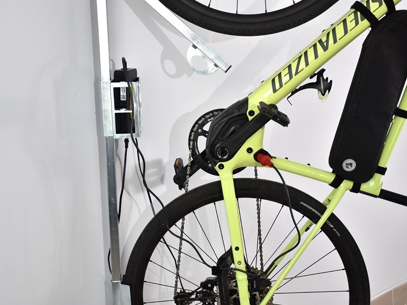 Uchwyt na ładowarkę do rowerów elektrycznych (kompatybilny z wieszakami od Krosstech)