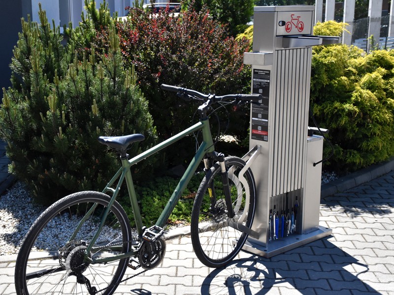 Stacja naprawcza do rowerów "PRO city" z pompką rowerową podłogową i manometrem