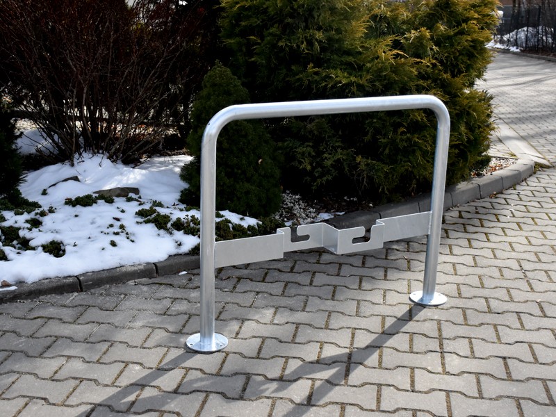 Stojak U-17 owalny 80x80 do wbetonowania - outlet