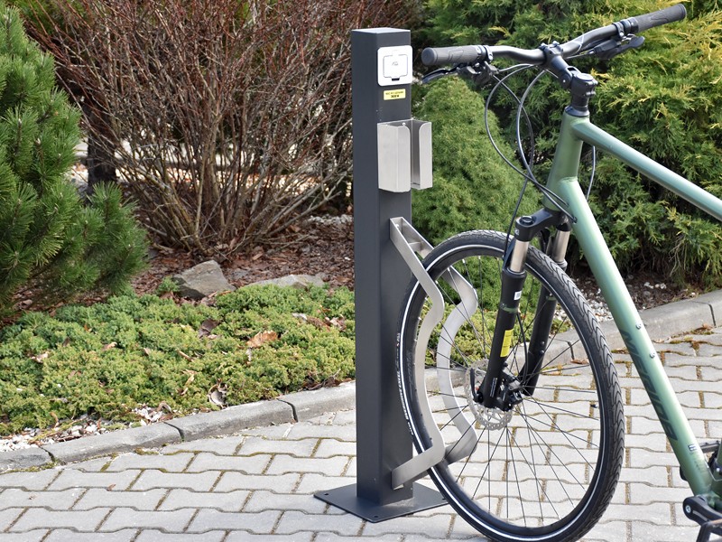 Stojak na 1 rower "Orion" ze stacją ładowania rowerów elektrycznych - OUTLET