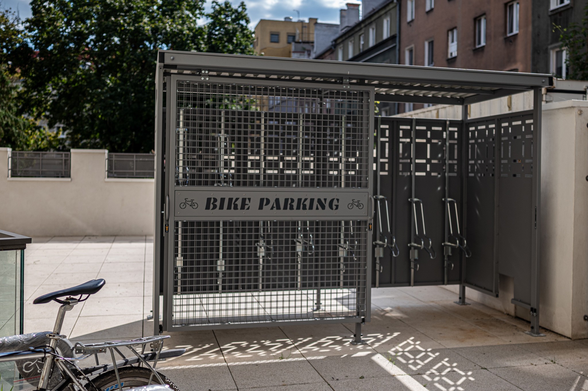 Rafael Lockable Bike Shelter, 8 Spaces – photo 6