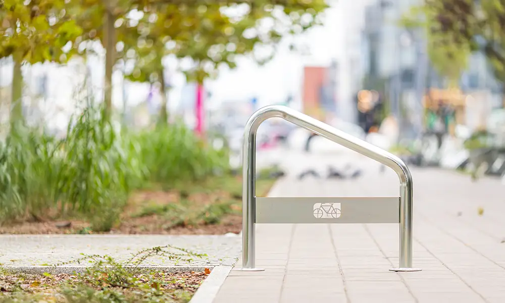 Patrycja angled U-shaped bike rack, 2 spaces – photo 5