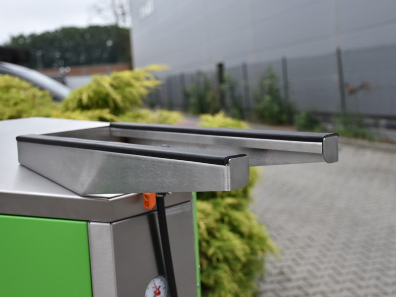 Fahrradreparaturstation Darina mit Fußpumpe und Manometer – Foto 5