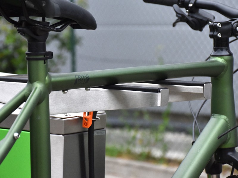 Fahrradreparaturstation Darina mit Fußpumpe und Manometer – Foto 8