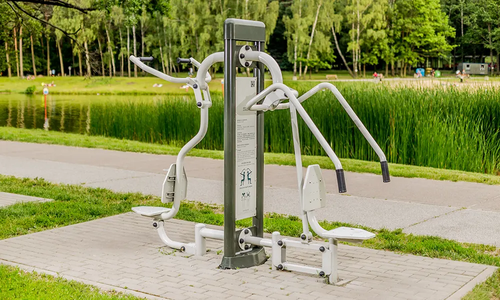 Vincent outdoor gym equipment – lat pull-down and hand press