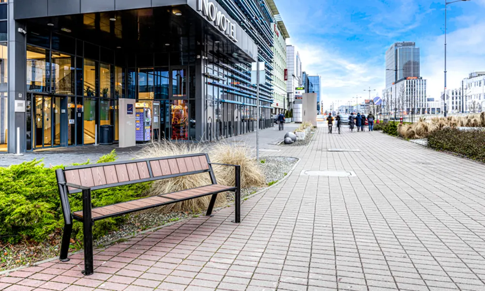 Ławka parkowa Sławek kompozyt WPC z podłokietnikiem – fotografija 12