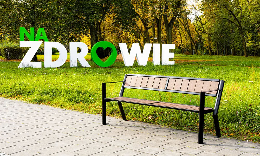 Ławka parkowa Sławek kompozyt WPC z podłokietnikiem – fotografija 6