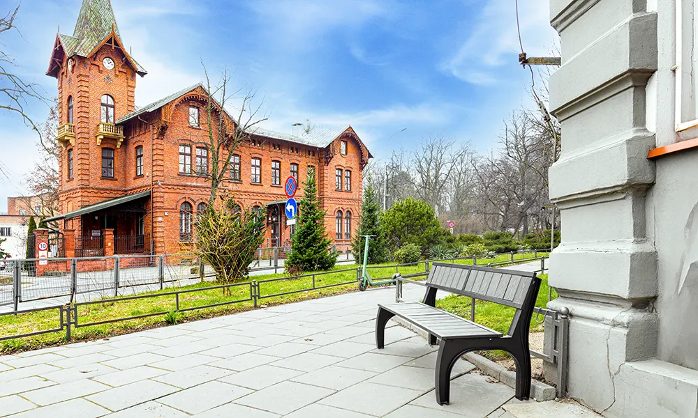 Ławka parkowa Nikolina z siedziskiem WPC – fotografija 3