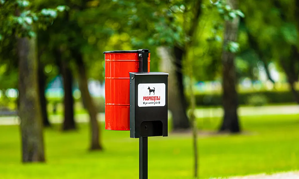 Dagmara Dog Waste Bin with Bag Dispenser