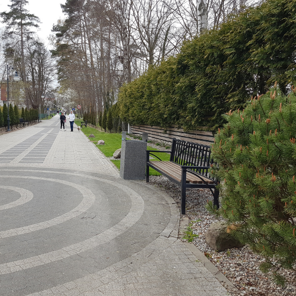 Kosz betonowy Waleria 70 l z daszkiem – fotografia 6