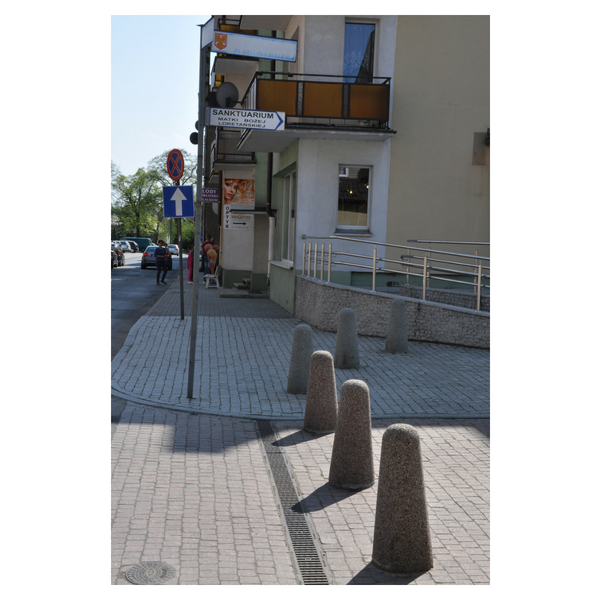 Słupek parkingowy betonowy Karmen wys. 80 cm, śr. 20/35 cm – foto 4